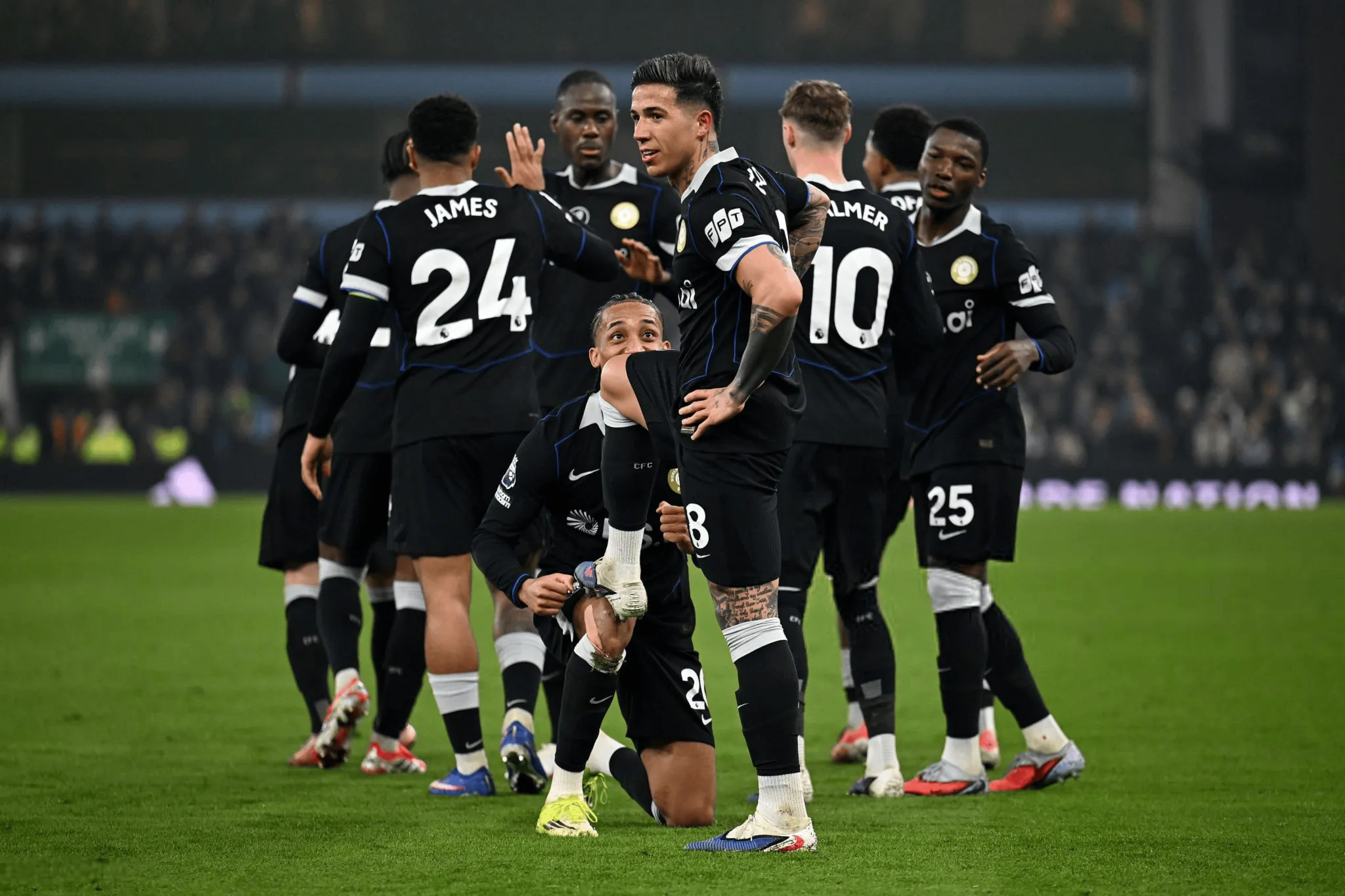 九游会官方app-恩佐&凯塞多本赛季英超已8张黄牌,32轮前再吃2黄将停赛两场