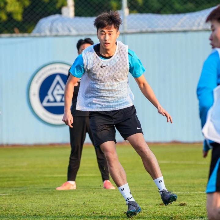 官方:戴伟浚左膝关节外侧半月板撕裂,已手术预计康复期为六周